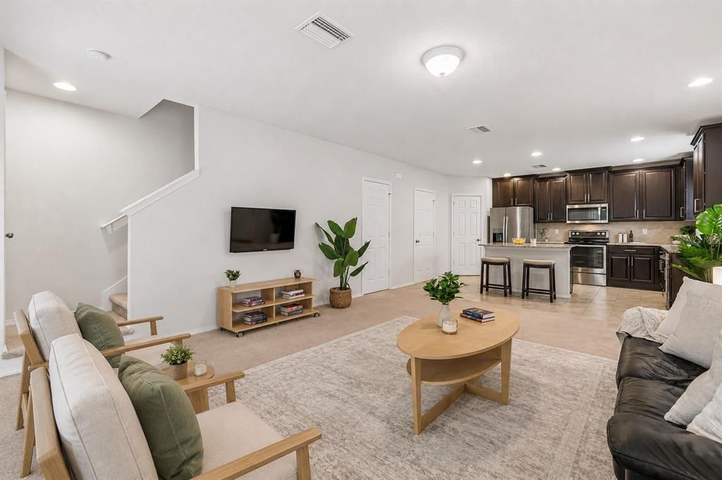 For Sale: $209,900 (2 beds, 2 baths, 1320 Square Feet)