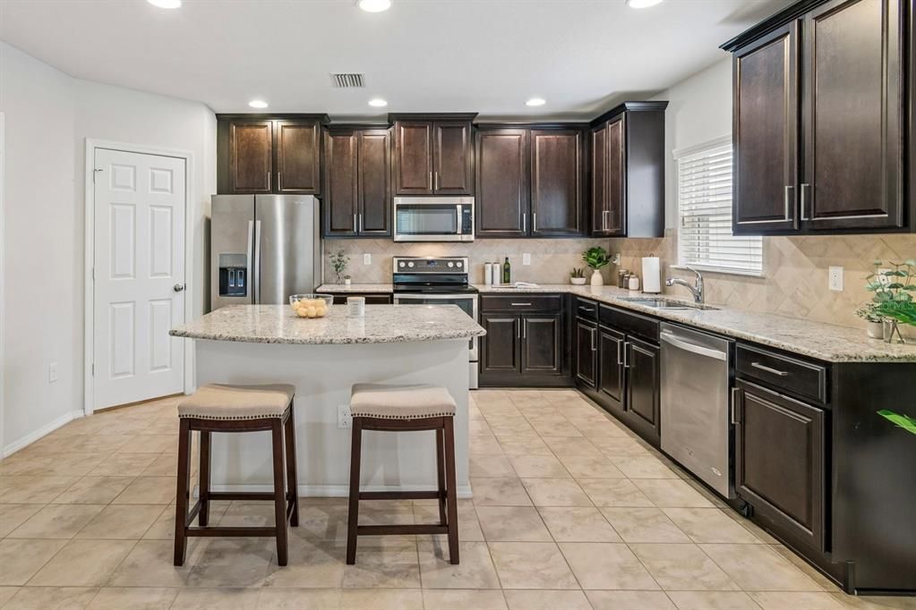 For Sale: $209,900 (2 beds, 2 baths, 1320 Square Feet)