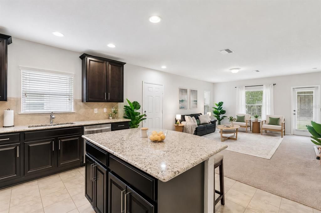 For Sale: $209,900 (2 beds, 2 baths, 1320 Square Feet)