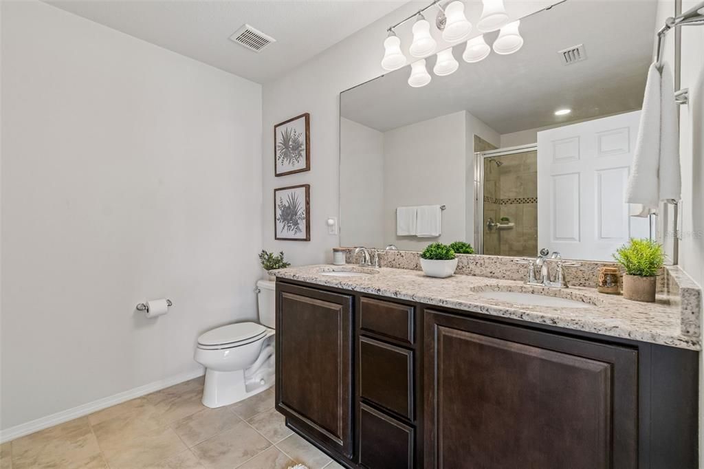 For Sale: $209,900 (2 beds, 2 baths, 1320 Square Feet)