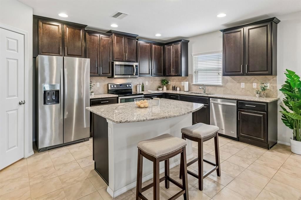 For Sale: $209,900 (2 beds, 2 baths, 1320 Square Feet)