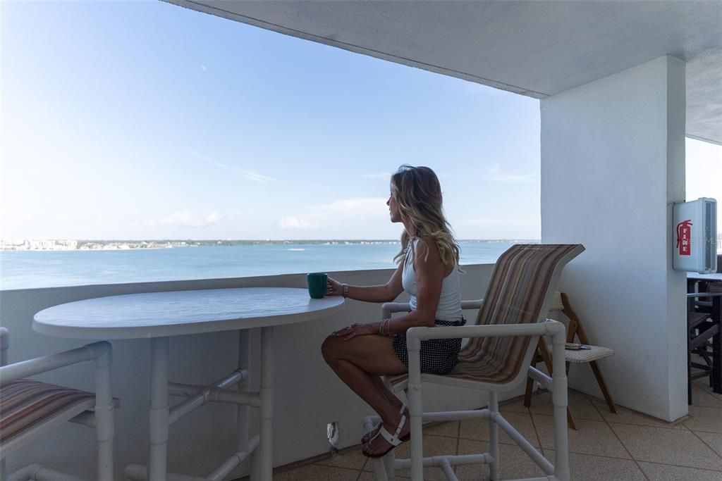 For Sale: $625,000 (1 beds, 1 baths, 869 Square Feet)