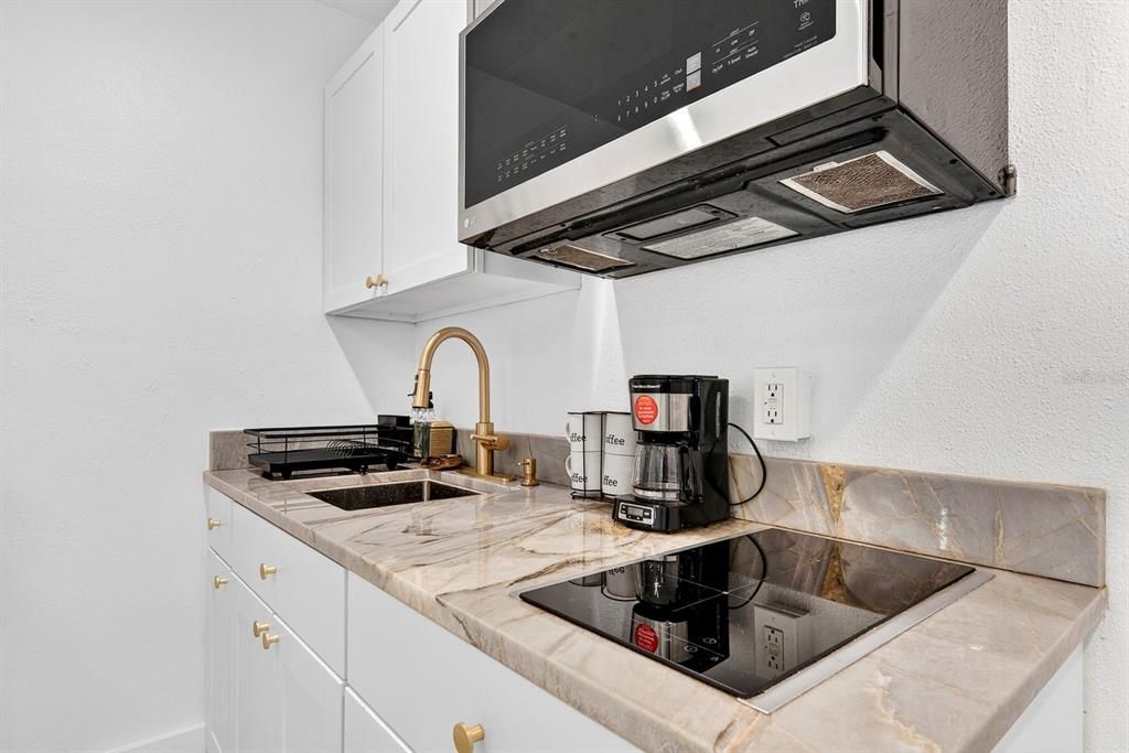 For Rent: $2,000 (1 beds, 1 baths, 450 Square Feet)