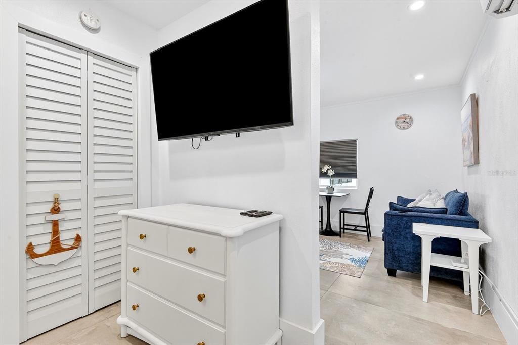 For Rent: $2,000 (1 beds, 1 baths, 450 Square Feet)