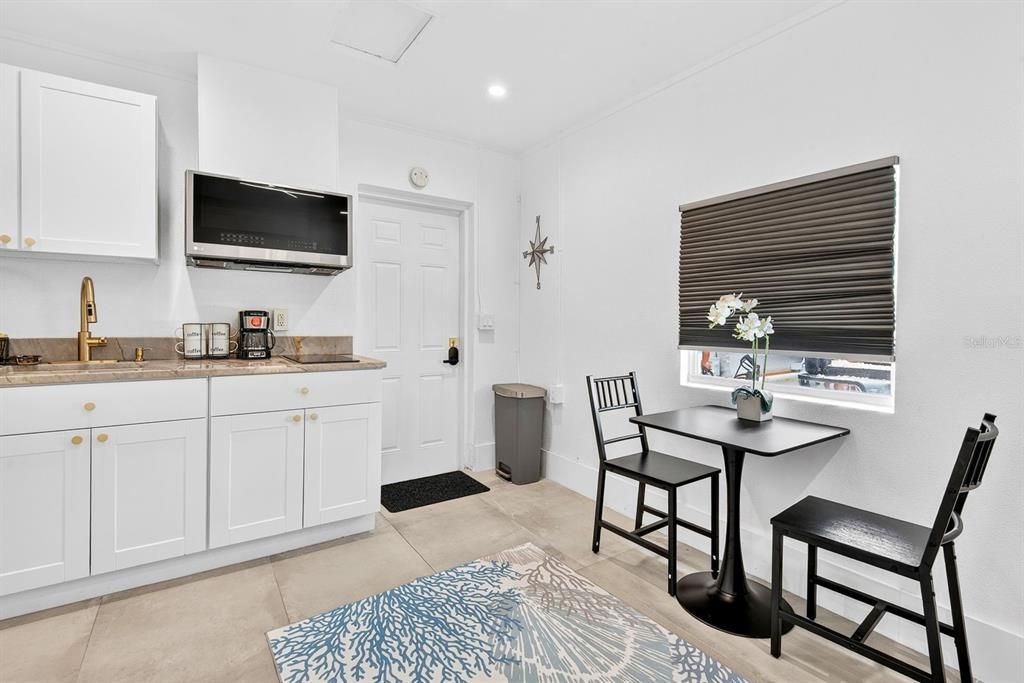 For Rent: $2,000 (1 beds, 1 baths, 450 Square Feet)