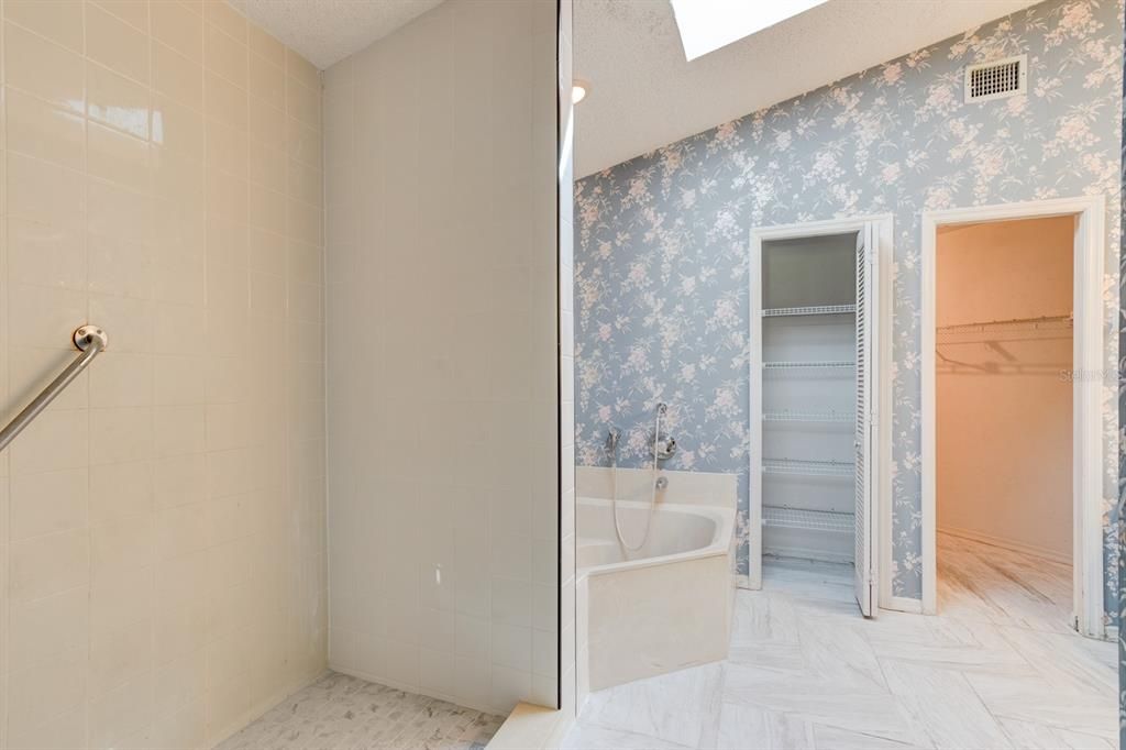 На продажу: $290,000 (3 спален, 2 ванн, 1837 Квадратных фут)