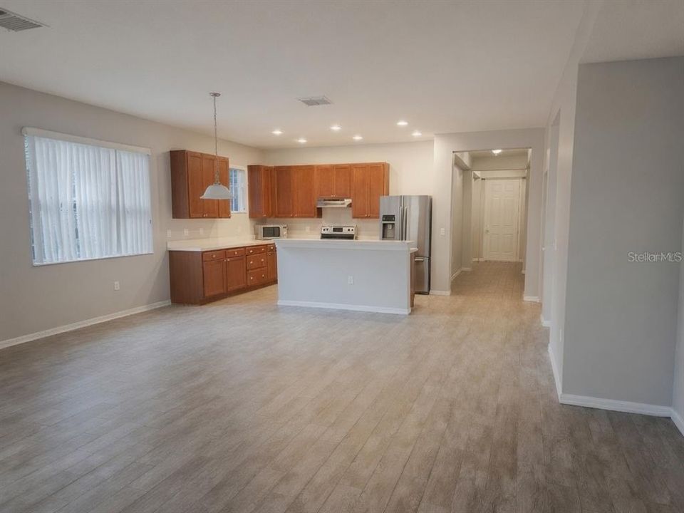 На продажу: $359,900 (3 спален, 2 ванн, 1994 Квадратных фут)
