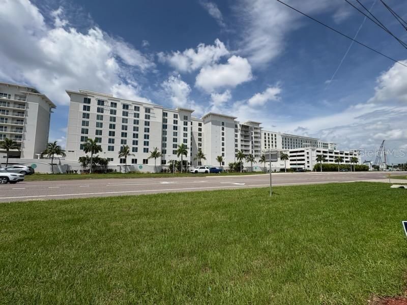 На продажу: $16,500 (0.18 acres)