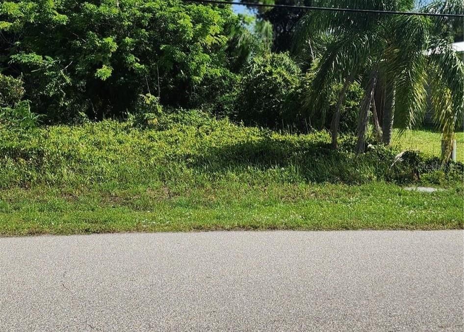 На продажу: $16,500 (0.18 acres)