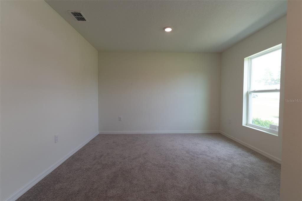 For Sale: $300,100 (4 beds, 2 baths, 1816 Square Feet)
