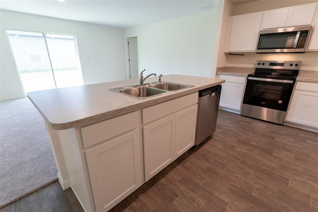 For Sale: $300,100 (4 beds, 2 baths, 1816 Square Feet)