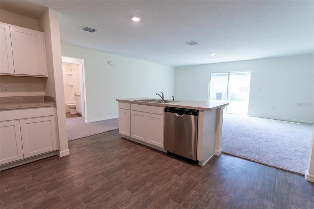 For Sale: $300,100 (4 beds, 2 baths, 1816 Square Feet)