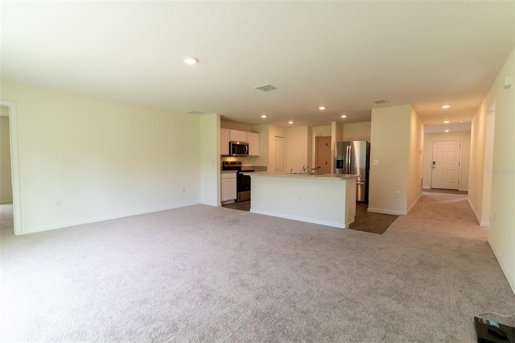For Sale: $300,100 (4 beds, 2 baths, 1816 Square Feet)