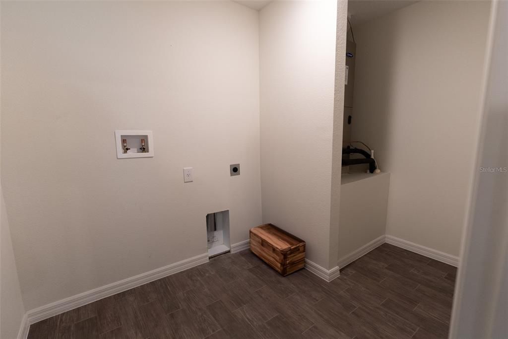 For Sale: $300,100 (4 beds, 2 baths, 1816 Square Feet)
