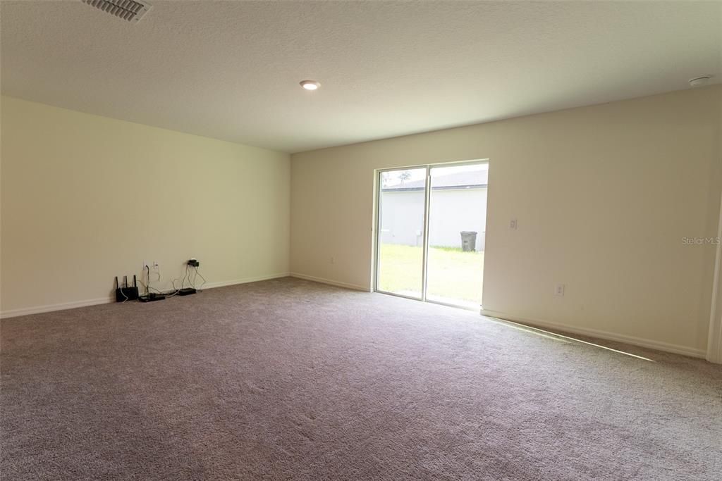 For Sale: $300,100 (4 beds, 2 baths, 1816 Square Feet)