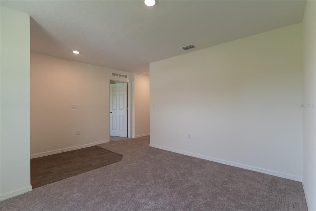 For Sale: $300,100 (4 beds, 2 baths, 1816 Square Feet)