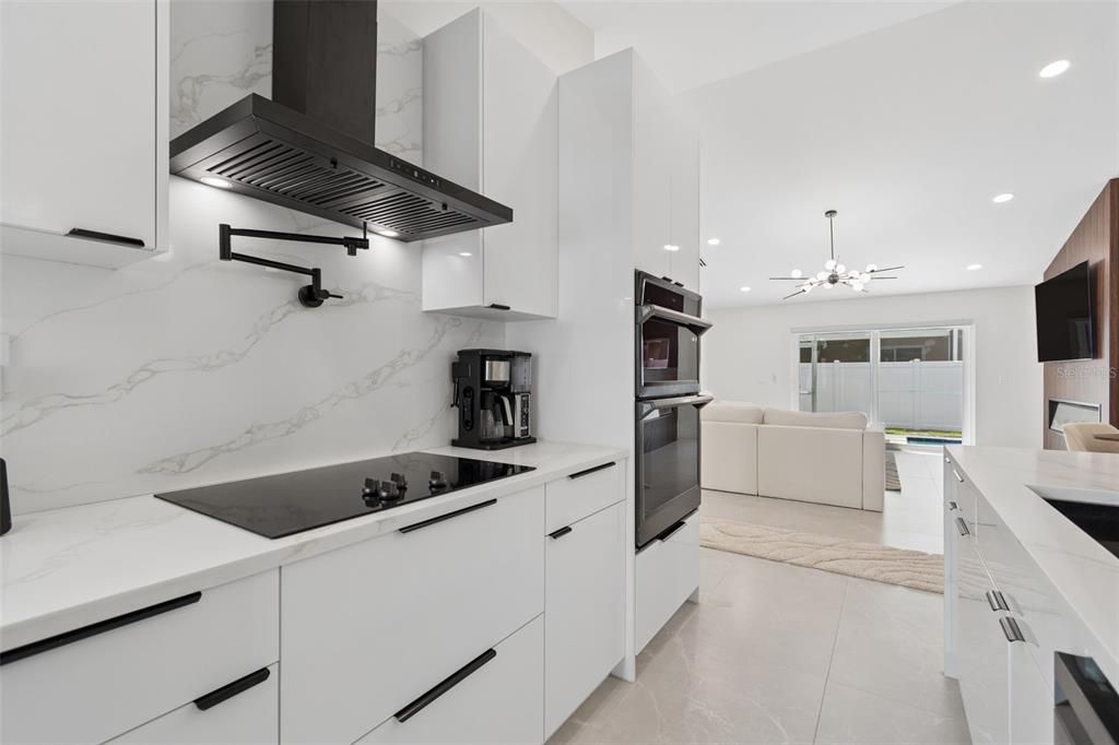 На продажу: $590,000 (3 спален, 2 ванн, 1452 Квадратных фут)