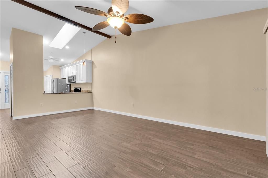 For Rent: $2,500 (3 beds, 2 baths, 1200 Square Feet)
