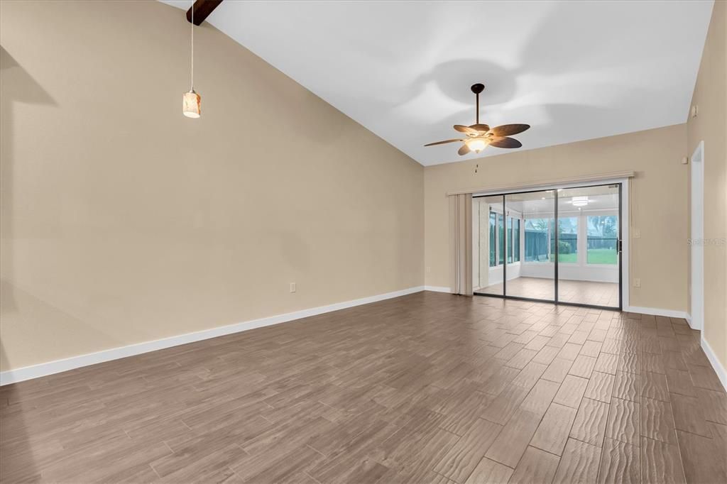 For Rent: $2,500 (3 beds, 2 baths, 1200 Square Feet)