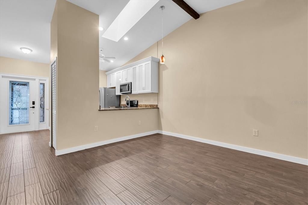 For Rent: $2,500 (3 beds, 2 baths, 1200 Square Feet)