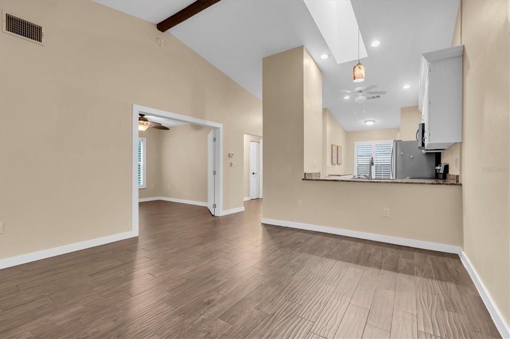 For Rent: $2,500 (3 beds, 2 baths, 1200 Square Feet)