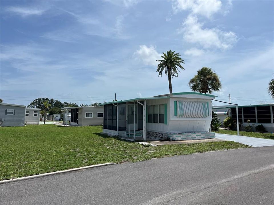 For Sale: $60,000 (1 beds, 1 baths, 576 Square Feet)