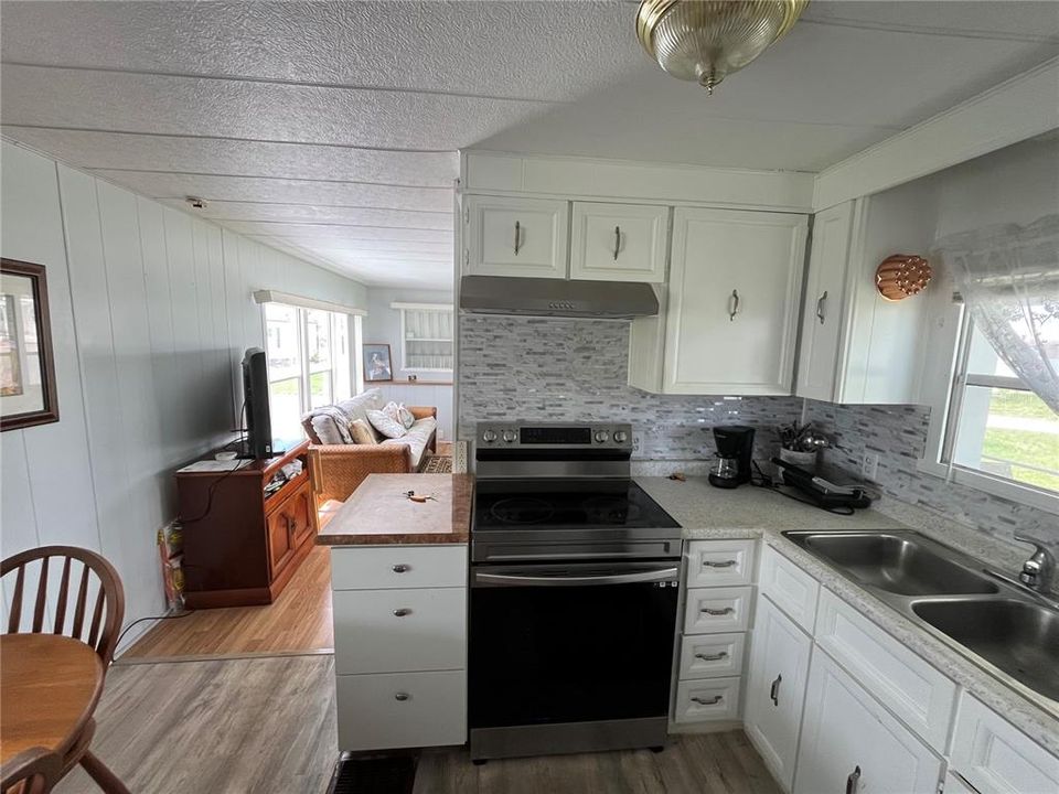 For Sale: $60,000 (1 beds, 1 baths, 576 Square Feet)