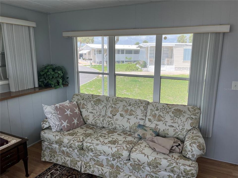 For Sale: $60,000 (1 beds, 1 baths, 576 Square Feet)