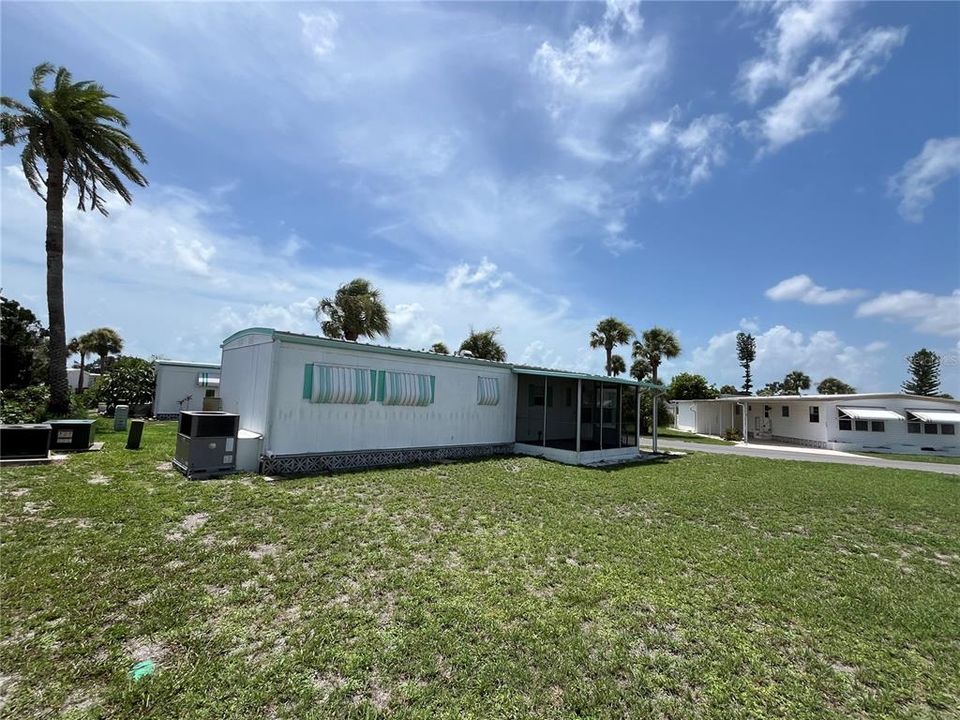 For Sale: $60,000 (1 beds, 1 baths, 576 Square Feet)
