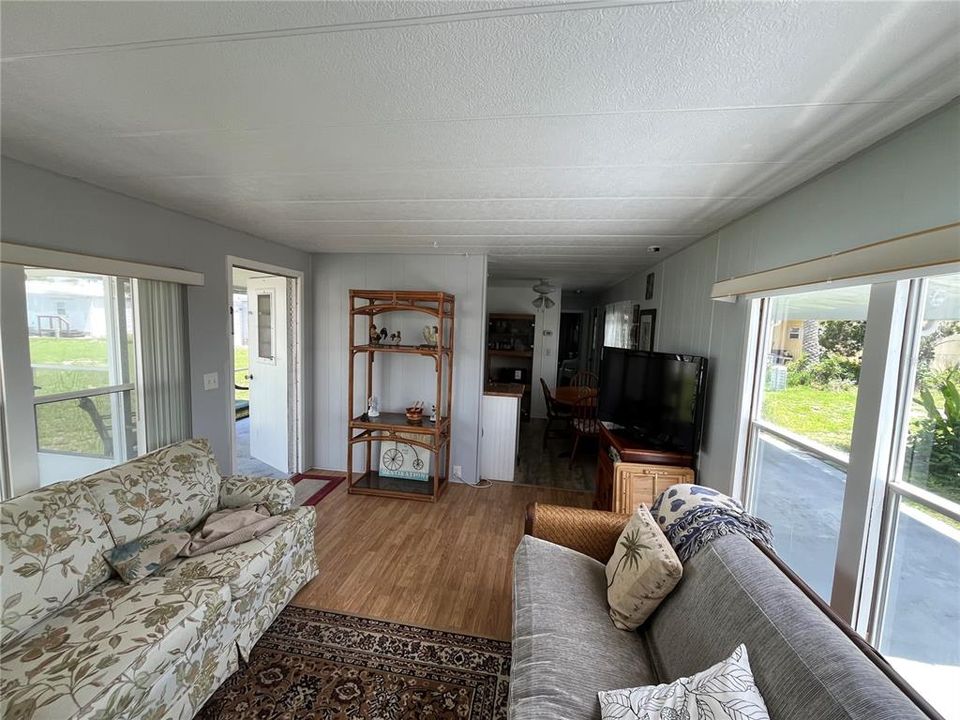 For Sale: $60,000 (1 beds, 1 baths, 576 Square Feet)