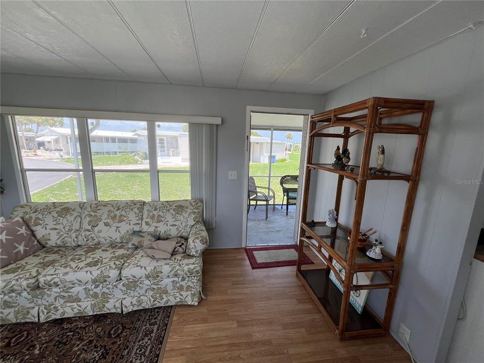 For Sale: $60,000 (1 beds, 1 baths, 576 Square Feet)