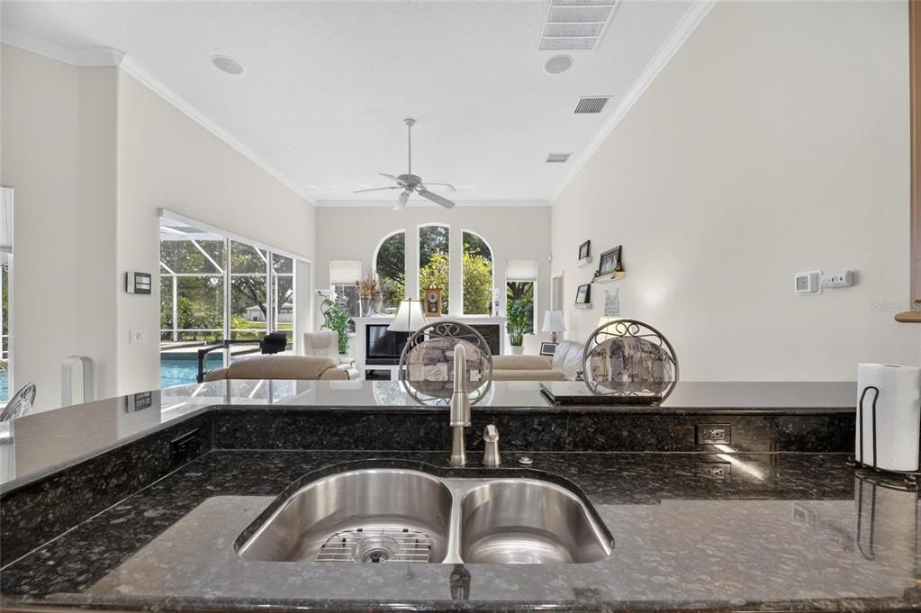 En Venta: $900,000 (4 camas, 3 baños, 2803 Pies cuadrados)
