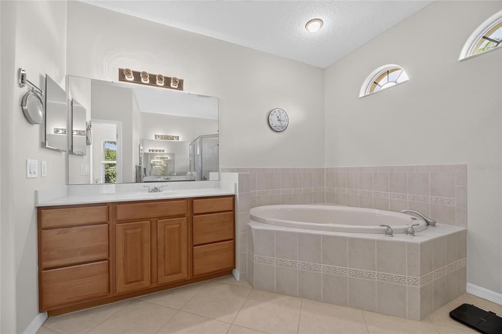 En Venta: $900,000 (4 camas, 3 baños, 2803 Pies cuadrados)