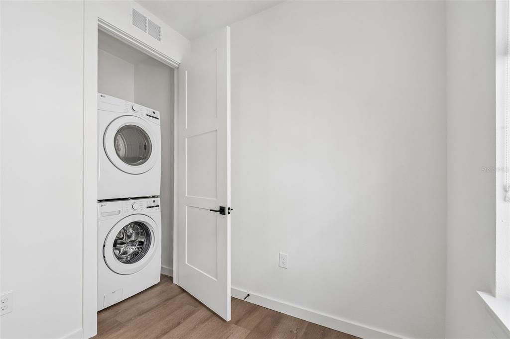В аренду: $5,250 (3 спален, 3 ванн, 2104 Квадратных фут)