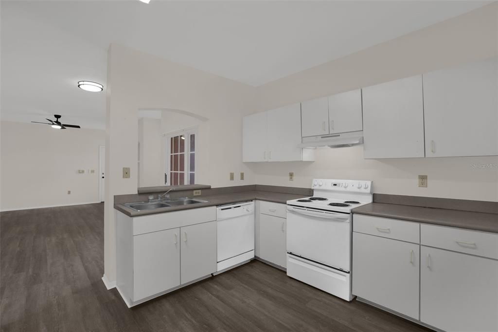 В аренду: $1,400 (1 спален, 1 ванн, 821 Квадратных фут)
