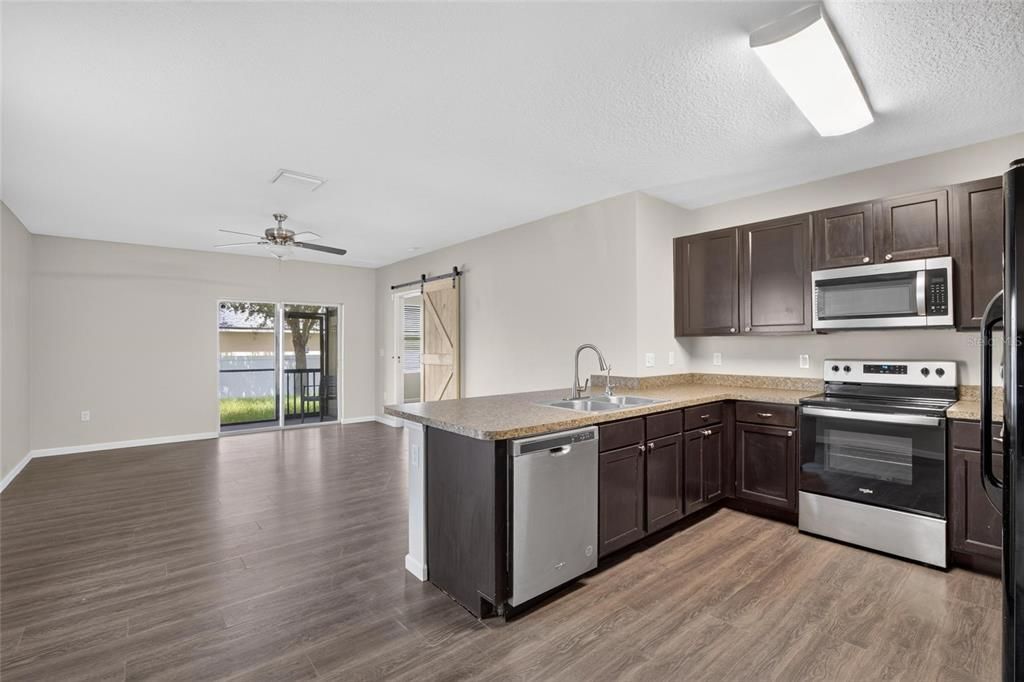 For Rent: $2,400 (3 beds, 2 baths, 1516 Square Feet)
