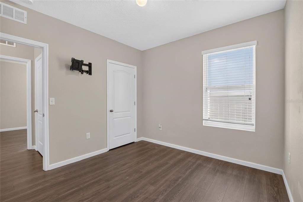 For Rent: $2,400 (3 beds, 2 baths, 1516 Square Feet)