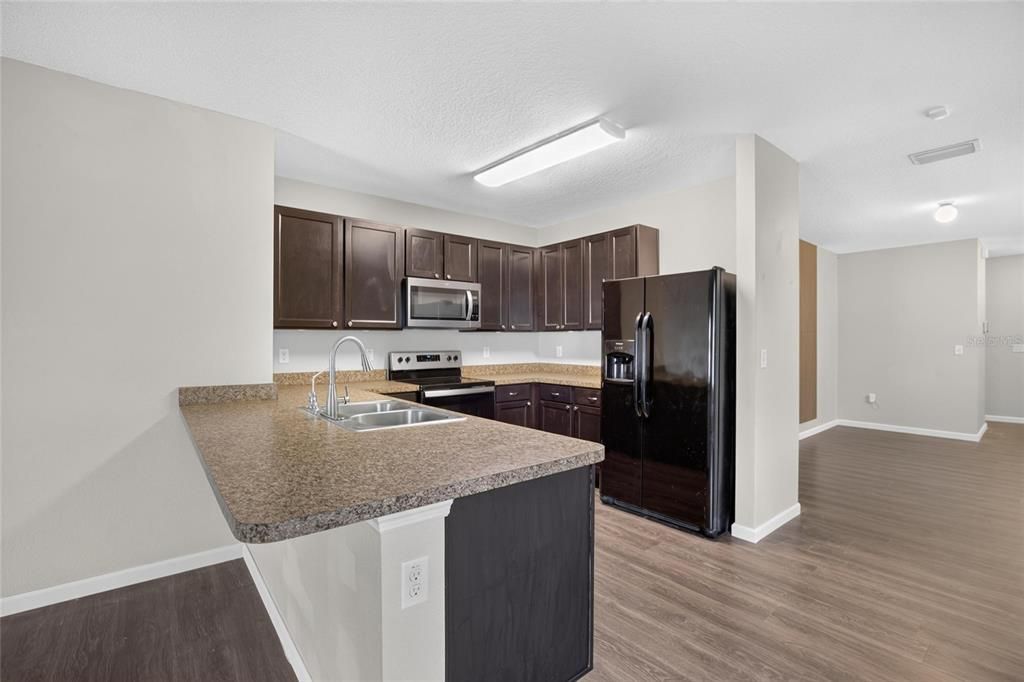 For Rent: $2,400 (3 beds, 2 baths, 1516 Square Feet)