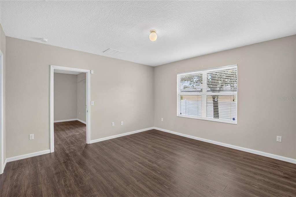 For Rent: $2,400 (3 beds, 2 baths, 1516 Square Feet)