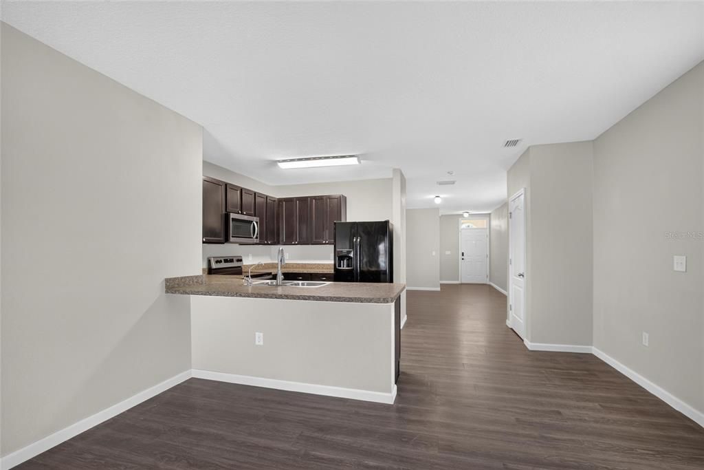 For Rent: $2,400 (3 beds, 2 baths, 1516 Square Feet)