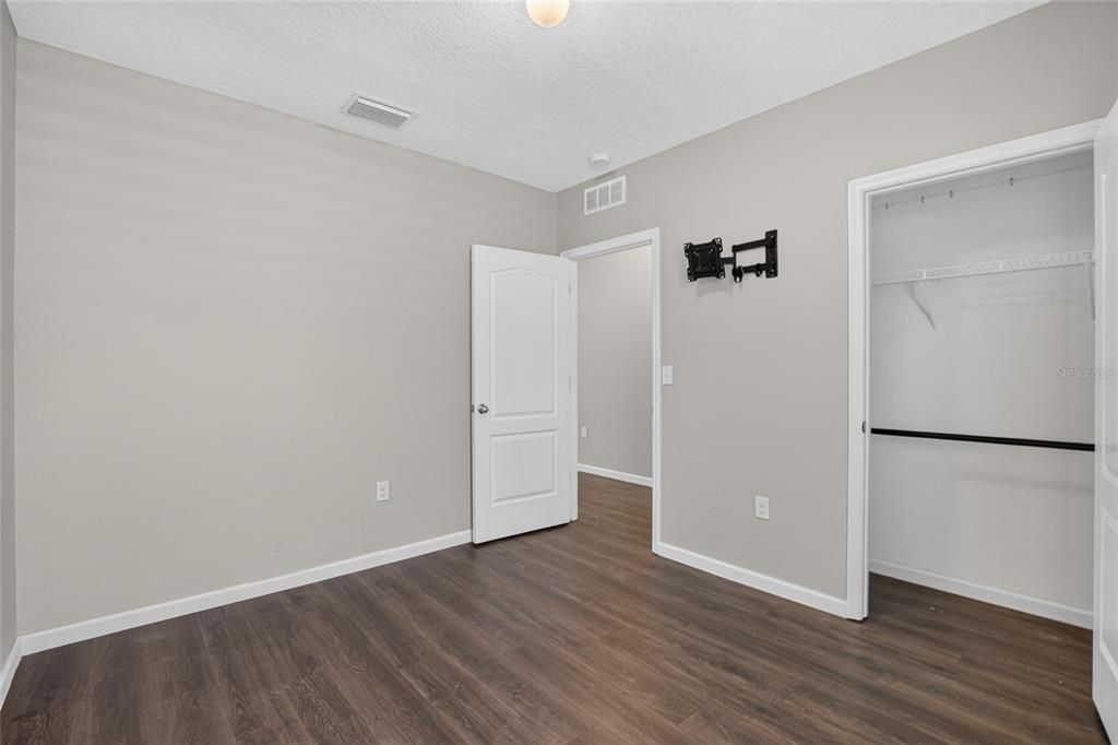For Rent: $2,400 (3 beds, 2 baths, 1516 Square Feet)