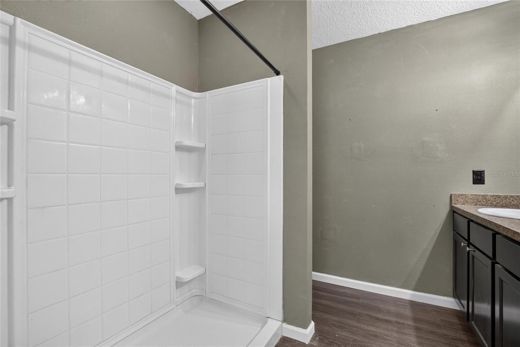 For Rent: $2,400 (3 beds, 2 baths, 1516 Square Feet)