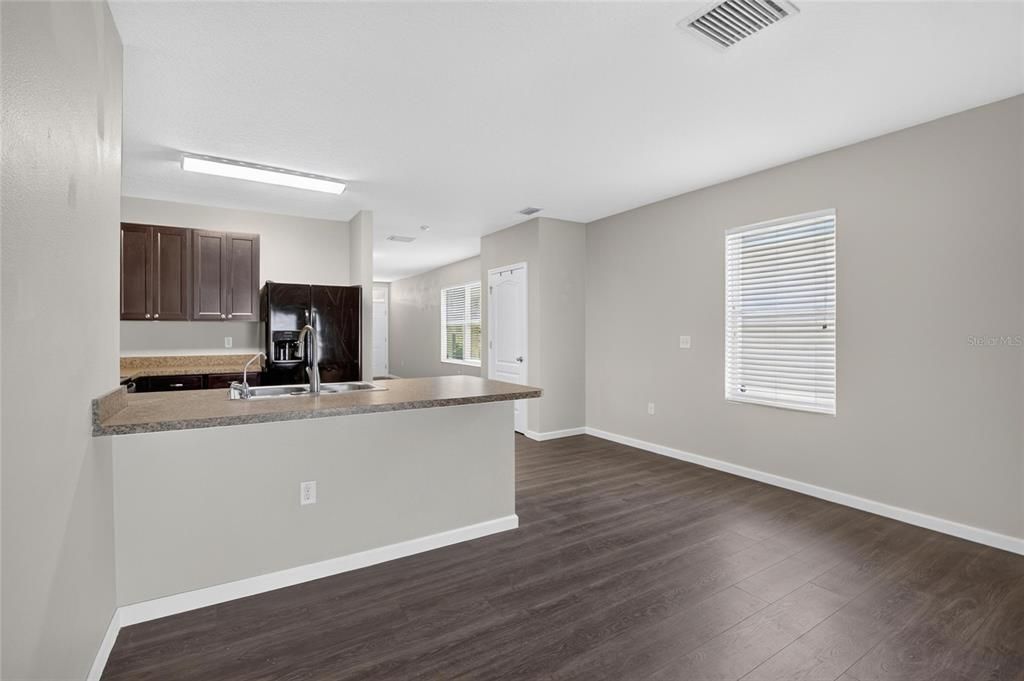 For Rent: $2,400 (3 beds, 2 baths, 1516 Square Feet)