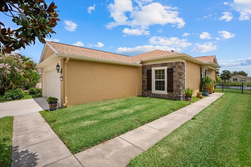 Activo con contrato: $339,000 (3 camas, 2 baños, 1270 Pies cuadrados)
