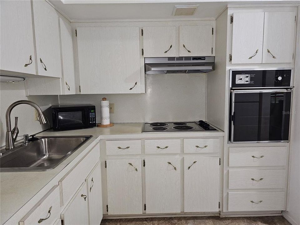 For Rent: $1,400 (1 beds, 1 baths, 825 Square Feet)