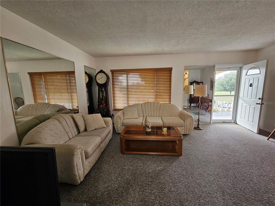 For Rent: $1,400 (1 beds, 1 baths, 825 Square Feet)