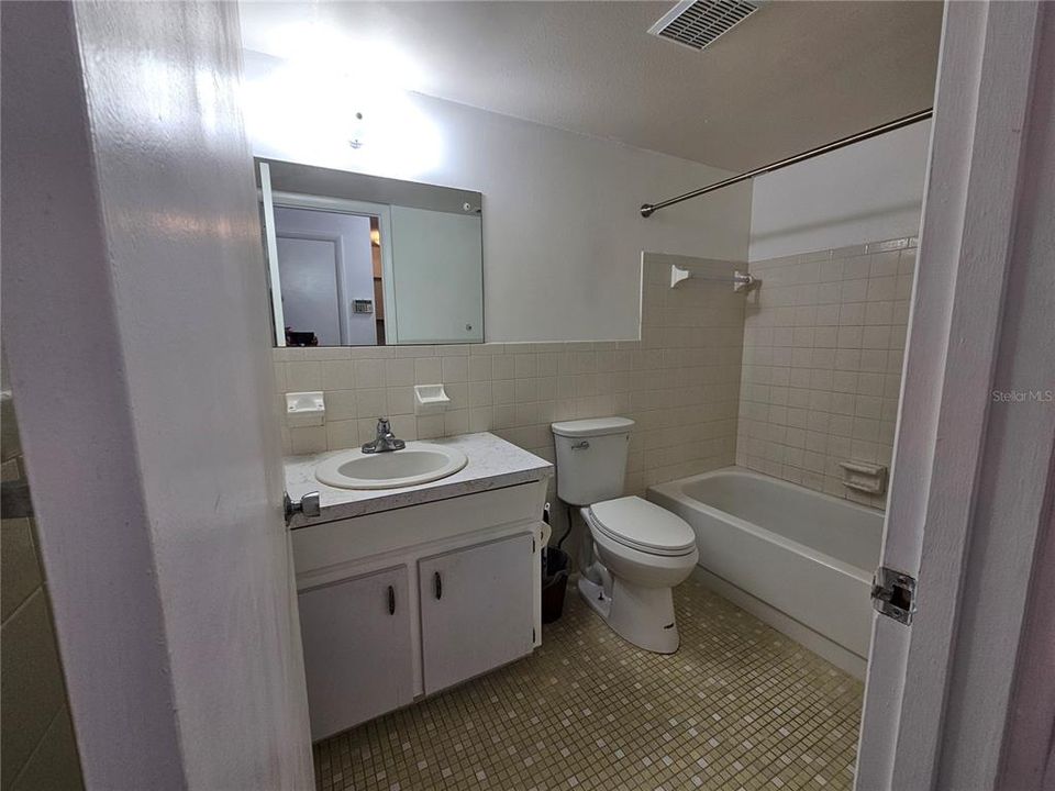 For Rent: $1,400 (1 beds, 1 baths, 825 Square Feet)