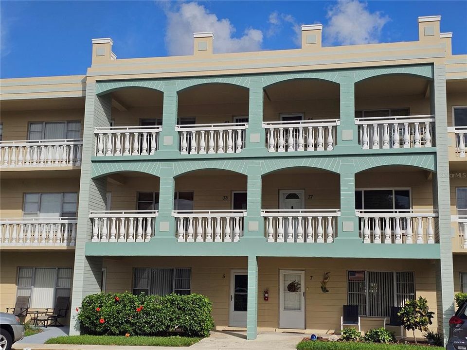 For Rent: $1,400 (1 beds, 1 baths, 825 Square Feet)