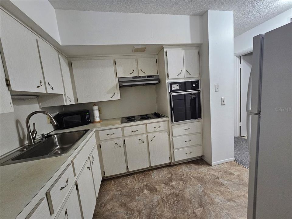 For Rent: $1,400 (1 beds, 1 baths, 825 Square Feet)