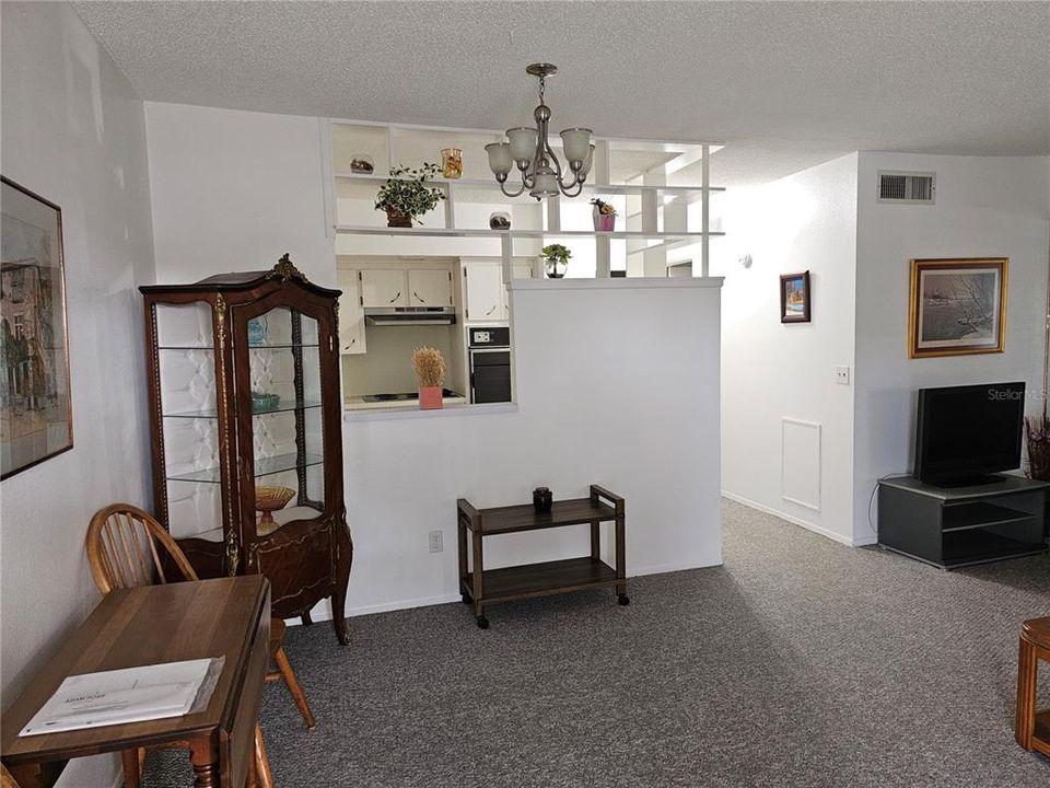 For Rent: $1,400 (1 beds, 1 baths, 825 Square Feet)